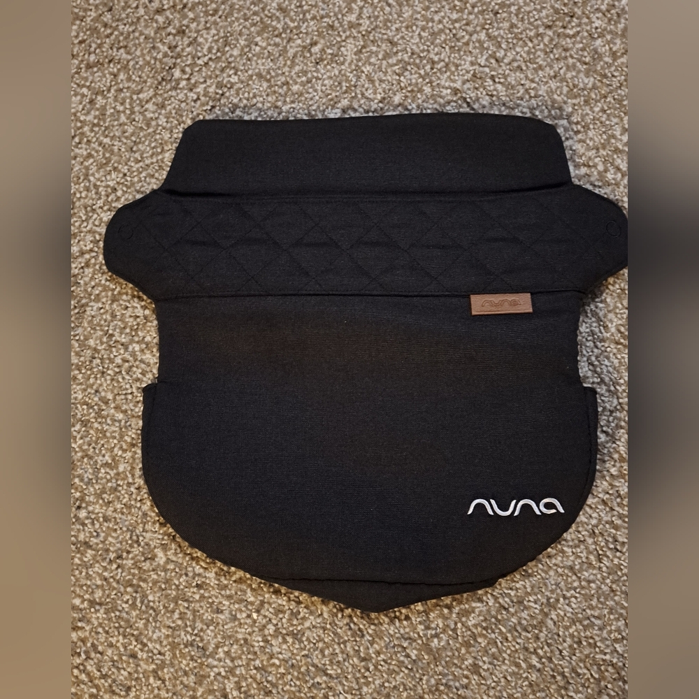Nuna ® PIPA ™ lite rx Black Caviar Footmuff